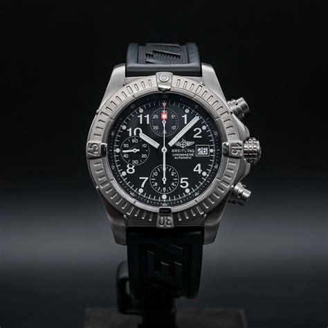 breitling avenger chronograph e13360.